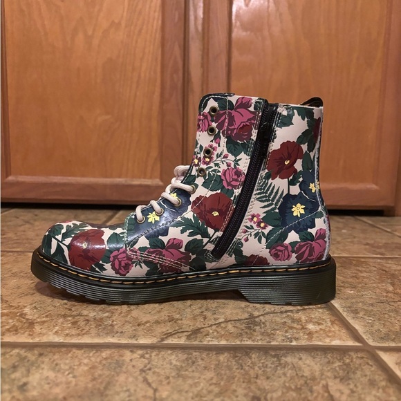 NWOT Dr. Martens 1460 English Garden Leather Lace Up Boots sz 7 - Picture 2 of 8